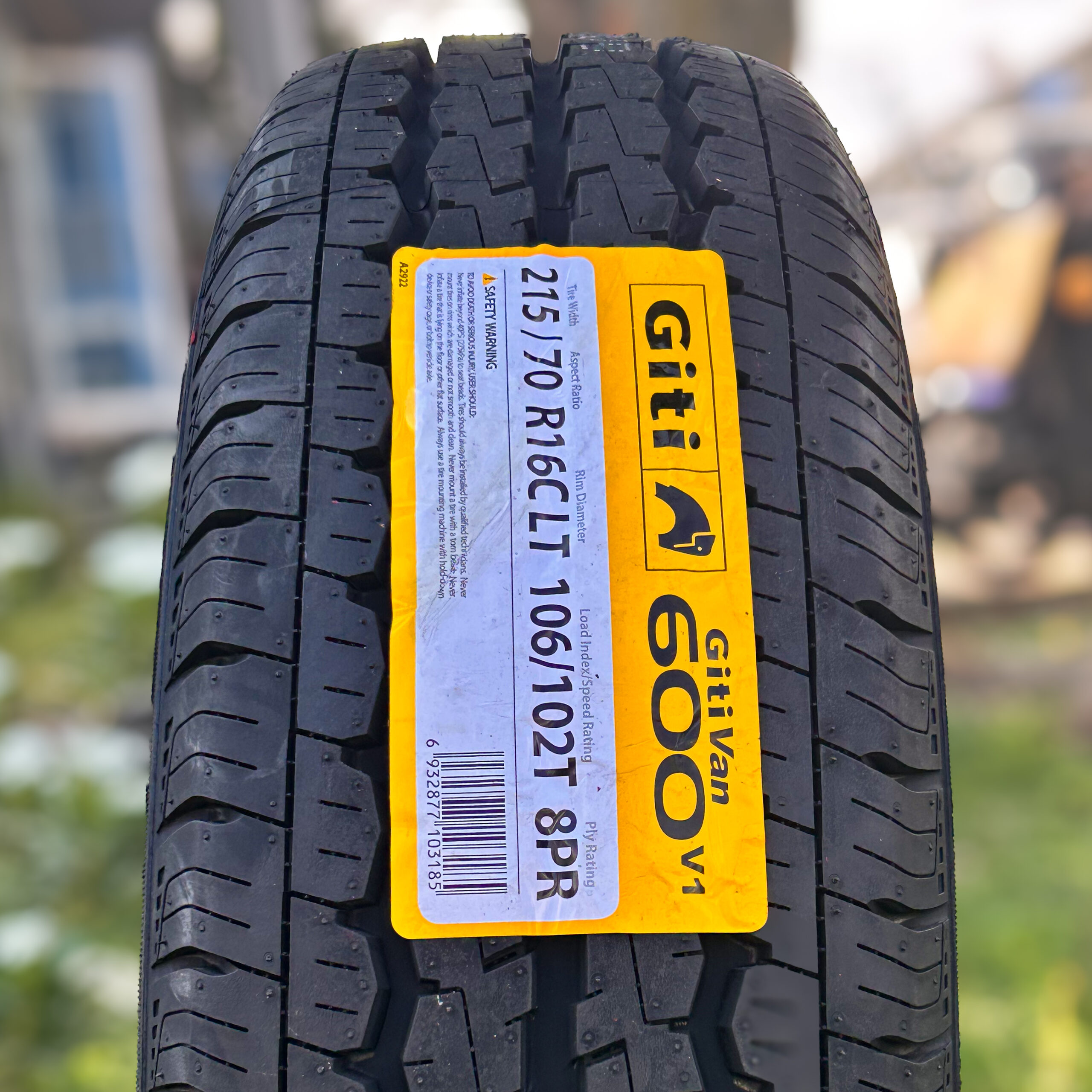 Marca: Giti Diseño: Van 600V1 Medida: 215/70R16C 8PR